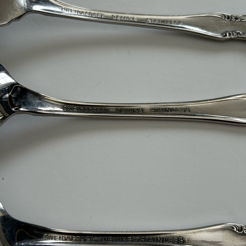 Oneidacraft Deluxe Stainless Chateau 5 Piece Setting - Picture 3 of 3